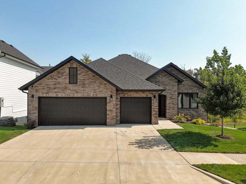 Roofer in Country Club Hills MO